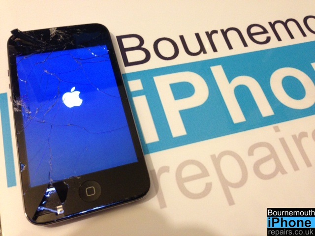 iPod Touch 4th Generartopm (A1367) with smashed touchscreen